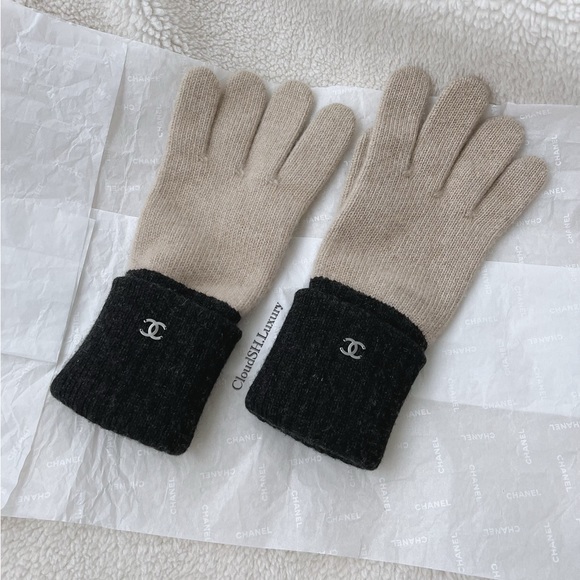 Auth Chanel Beige Black Classic CC Logo Cashmere Gloves - Picture 1 of 9
